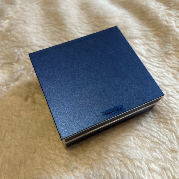 NWT GRATITUDE & GRACE 14K GOLD FLASH PLATED CROSS NECKLACE + EARRINGS SET - Picture 5 of 5